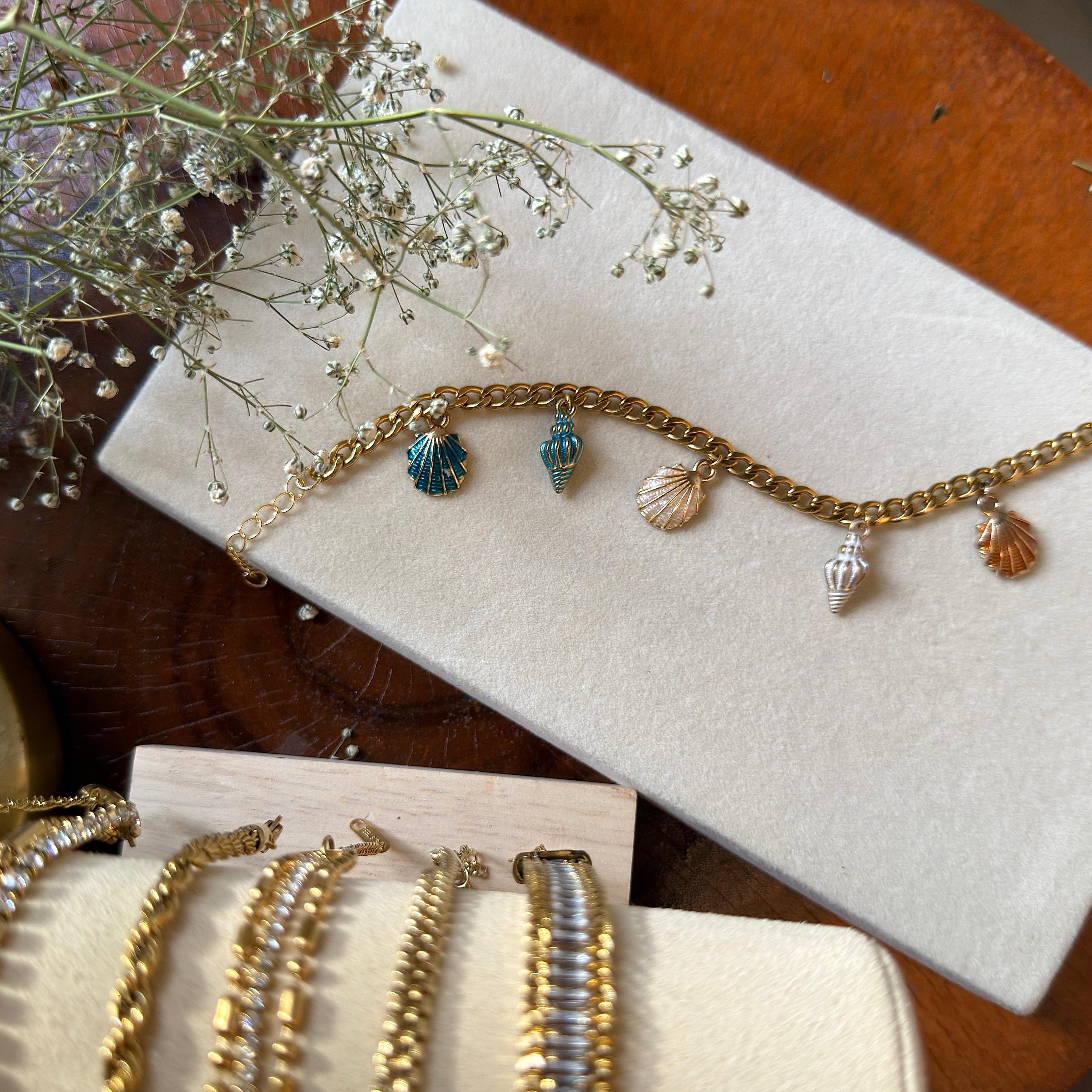 Shelly Bracelet
