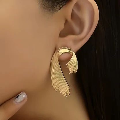Sway Away Gold Earring